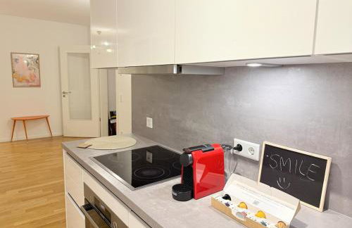 New-three room-Entire Apartment with two Balconies & Garage, Central-Fast Access to City Center - Barmbek -Stadtpark - Foto 15