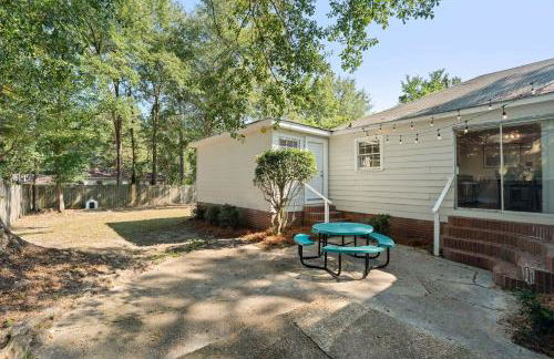 Cozy 4BR Home Pet Friendly Large Yard & Patio - Foto 56