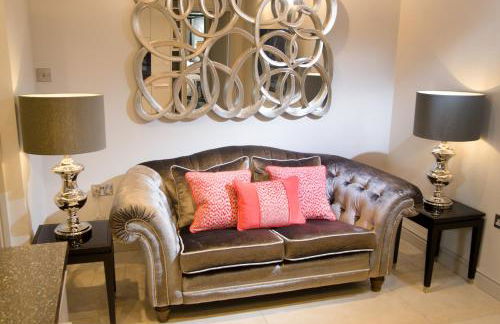 The Cow Shed - with hot tub - Photo 18