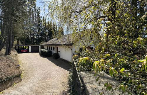 Private Spacious Villa near Winterberg and Willingen 14 Guests HUGE GARDEN Free Parking for Multiple Cars - Foto 1