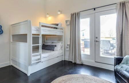 Stylish 4 Bed with Rooftop, Garage Near Hot Spots Less Than 5 Mins to Belmont, 10 Mins to Broadway, 24 Hour Hospitality Team, Perfect for Groups, Available for Long Term Rental - Foto 12