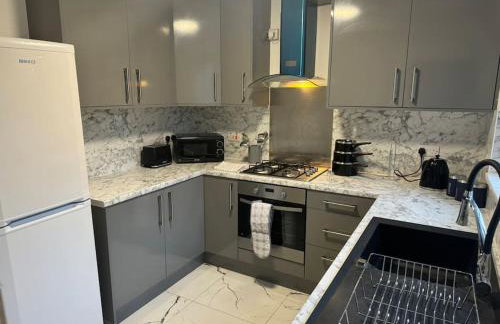 Three bed house in Wolverhampton - Photo 1