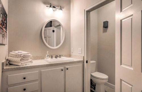 Lakefront Retreat with Game Room and Private Dock! - Foto 19