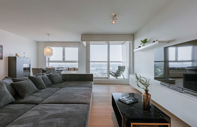 Modern Antwerp Apartment With City Views 2 Bedrooms - Photo 5