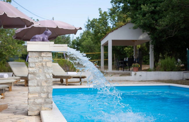 Spacious Prgomet Retreat With Private Pool, Fitness Centre, and Garden - Foto 46