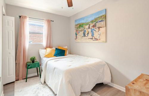 Stylish 3BR Townhouse with Backyard,and Easy Parking - Photo 10