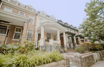 Stylish 5BR DC Retreat Backyard Free Parking - Foto 12