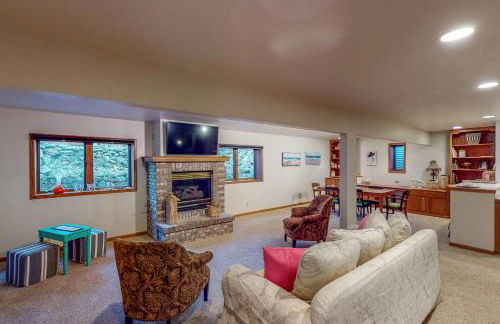 Work and Play! Spacious Lake-View Home in Greeley - Foto 19