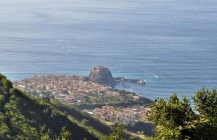 CALABRIA COLLINA DI SCILLA CASALE OSTELLO1800 SELF SERVICE GIARDINO STANZE E APPARTAMENTI PER FAMIGLIE COPPIE E SINGLE Melia Pzza S Gaetano 16 - Foto 1