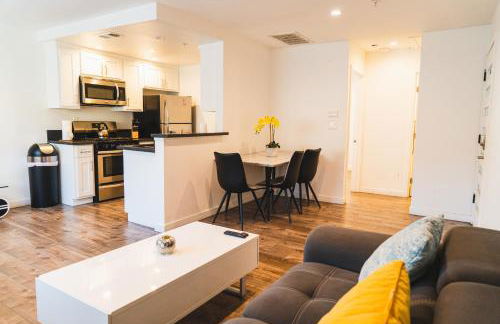 Chic Large 1 Bedroom Apartment in Koreatown with Dining Area Free Gated Parking - Foto 7