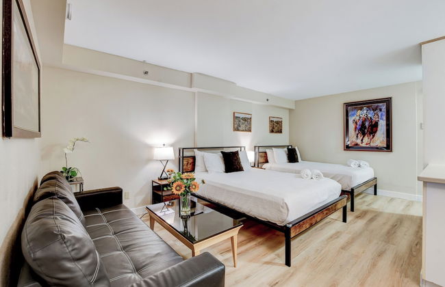 PENTHOUSE SUITE on the Strip - 6 Comfy BEDS - Foto 1