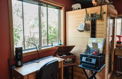 Southeast Portland Comfy & Eclectic Craftsman Home - Foto 20