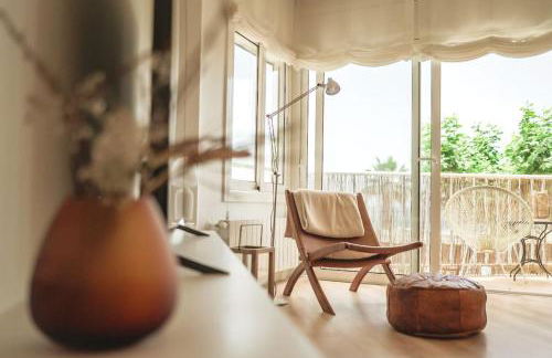 SeaHomes Vacations - Seafront Brand New Apt with PKG - Photo 26