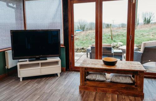 Woodpecker Lodge- A Pet Friendly Rural Retreat - Photo 35