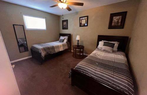 A huge Sprawling House on a large lot -15 minutes to St Louis - Foto 34