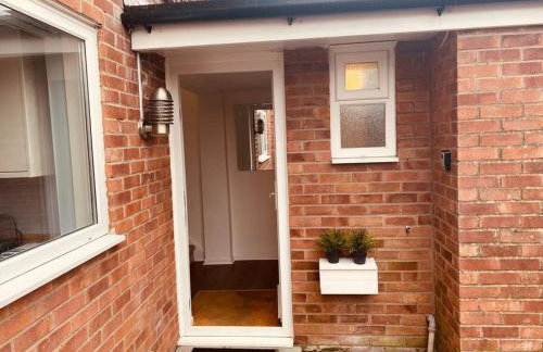 Comfy House with Parking for Multiple Vehicles - Foto 23