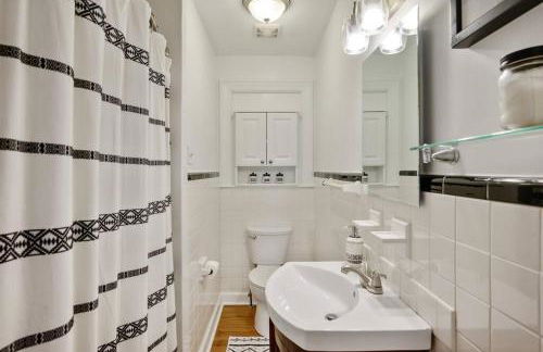 Center St Retreat - 1 Block from Downtown! - Foto 32