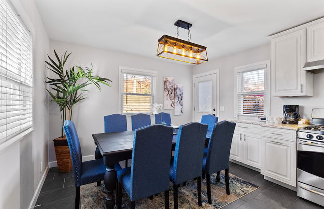 Metropolitan Escape I JZ Vacation Rentals - Photo 26