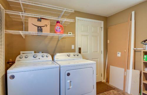 1 Mi to Whiskey Row Home with Fire Pit and Deck - Foto 21