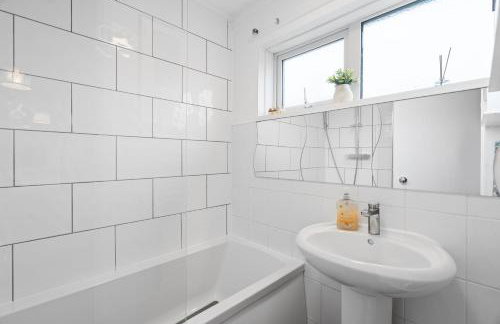 A Charming 3 Bed home next to NEC and Birmingham International Airport - Foto 21