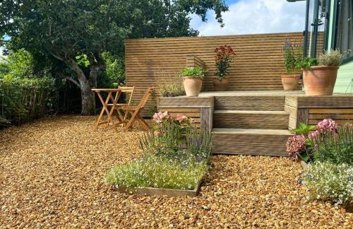 Lavender Lodge - Photo 3