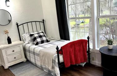 Private Lakefront Dock Firepit Yard Games - Foto 49