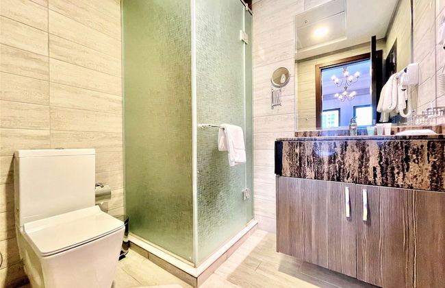 Spacious Marbella 2BR With Scenic Views - Photo 12