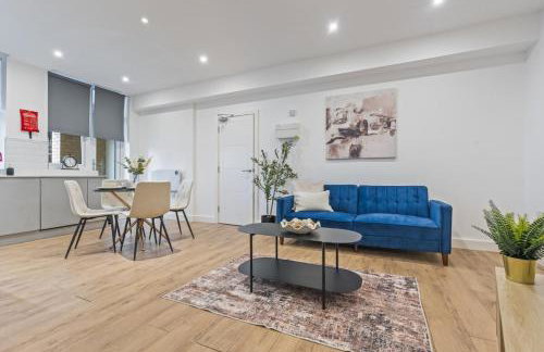 Coulsdon Grand - Sleeps 8 - 5 BR - Free Parking - Foto 15