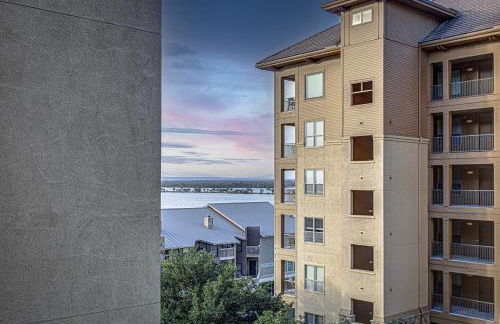 Chic 2BD with Balcony Pool Hot Tub & Marina Views - Foto 32