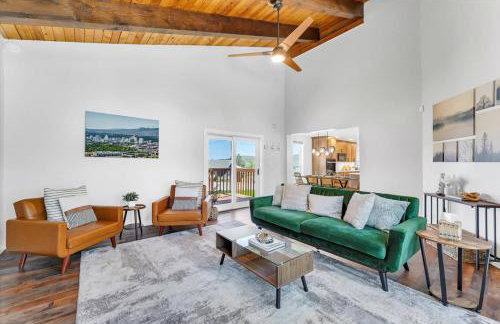 3BR Reno Retreat · Swim Spa & Spring Sunshine - Foto 3