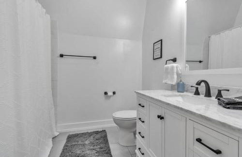 Carriage House Loft - King Bed and Garage Parking - Foto 8