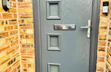 Luxury 5BR Stay With City Access - Photo 67