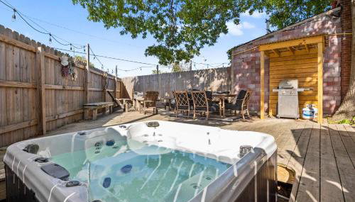 3BR Cozy Family Home with HotTub & Spacious Backyard - Foto 2