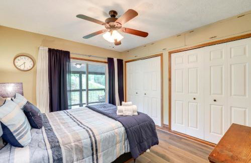 Cozy Mars Hill Farmhouse with Scenic Views - Foto 11