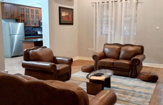 4 Bedrooms Family House Sakumono - Photo 18