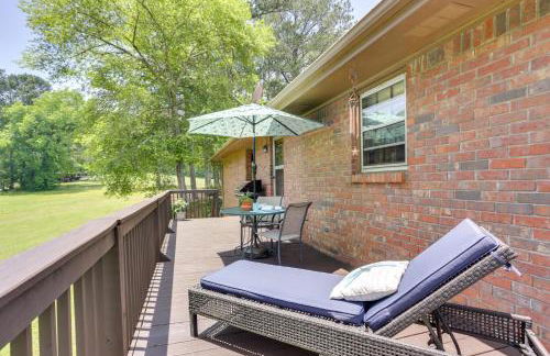 Cozy Georgia Getaway with Deck, Grill and Fire Pit! - Foto 2