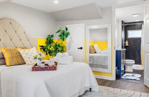 Chic Home with Large Private Yard! Hot Tub, Close To Downtown - Foto 16