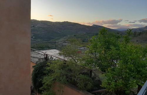 Spacious villa with private pool and stunning views - Foto 40