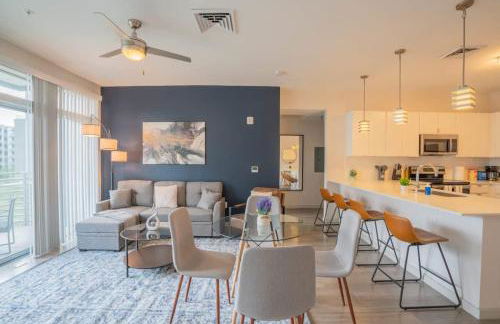 Modern 2BD DT - Balcony, Gym, W-D, Parking - Sleeps 8 - Photo 24