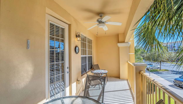 Cozy Condo W/private Balcony Steps to Conv. Ctr - Foto 4, Servicios del alojamiento