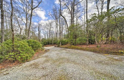 Ideal for Families! Lake Toxaway Getaway with Deck - Foto 38