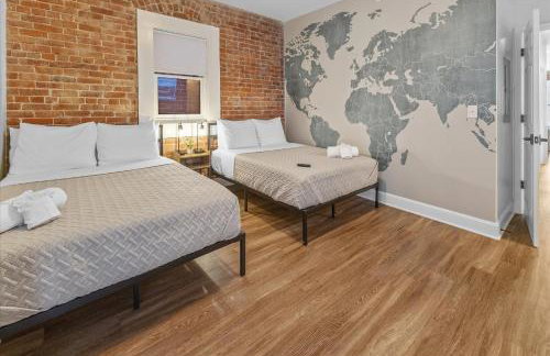 Steps away from Mass Ave Restaurants and Big Patio - Foto 22