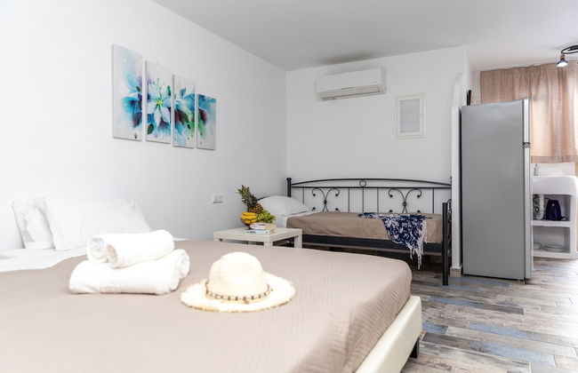 Depis Luxury Suites - Photo 22