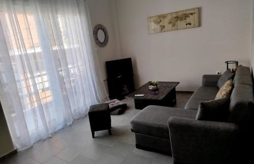 Next to the school - Foto 1