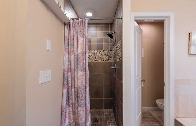 Bear Trail Chalet by Avantstay Retreat w/ Outdoor Living Deck & Fire Pit - Foto 27