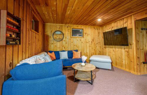 Lux estate! Hot tub, 8 acres, firepit, game room, private pond, EV, lots of privacy, 10 mins to town - Foto 34