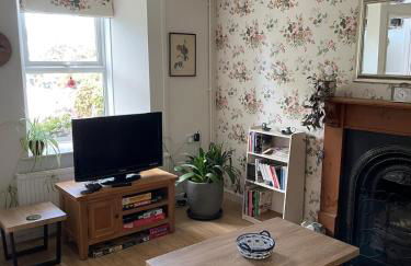 Bryntivy - a cheerful stone cottage close to beach - Foto 10