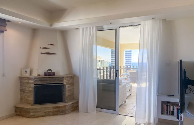 Phaedrus Living: Erato Luxury Penthouse - Photo 5