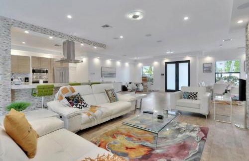Lynoras Luxe Estate 3 bedroom 3 bath with Modern Design and Heated Pool - Foto 105