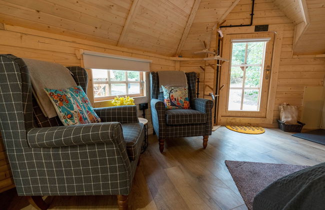 1-bed Cabin, 2 Adults, Outdoor Bath & Wood Burner - Photo 7